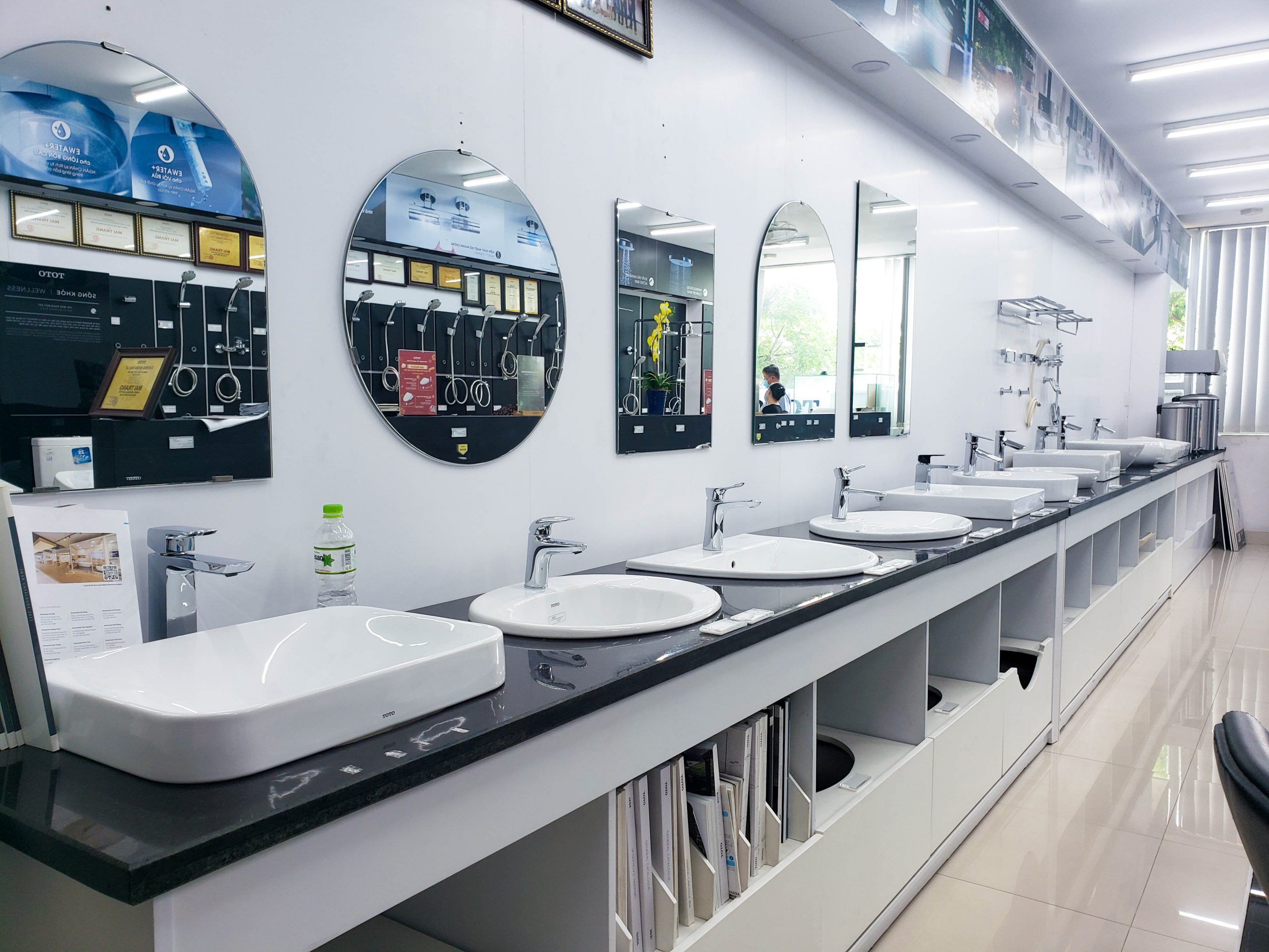 Tiêu chuẩn quý anh chị cần biết khi thiết kế cửa hàng điện nước: