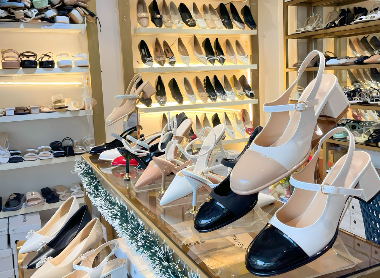 Tầm quan trọng của việc thiết kế cửa hàng giày chuyên nghiệp