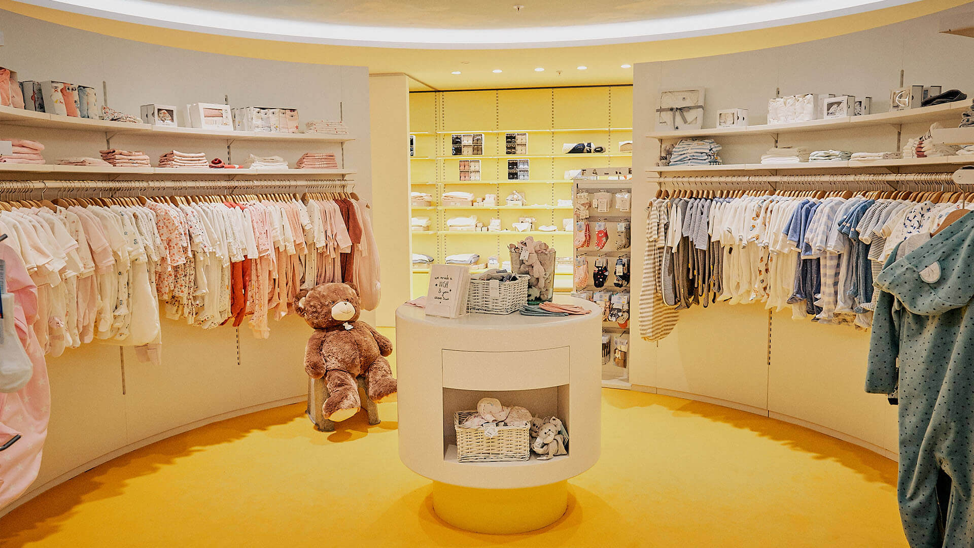 Vking Decor - Địa chỉ thiết kế cửa hàng quần áo trẻ em tại Đà Nẵng chất lượng nhất