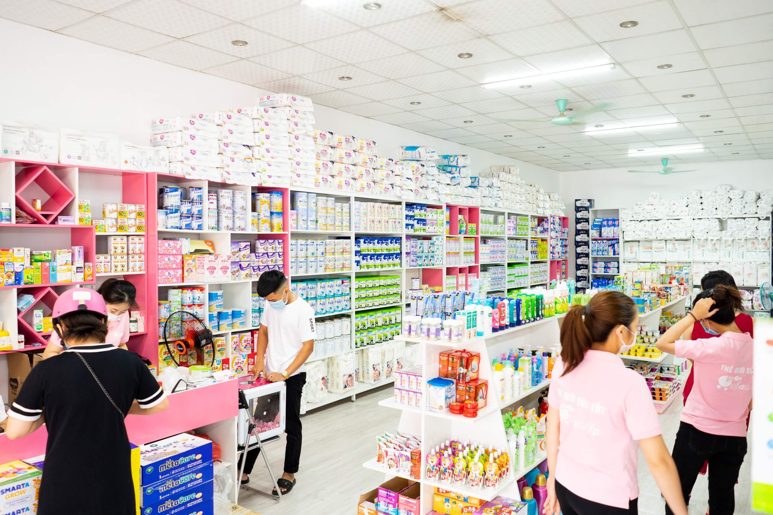 Bố trí sản phẩm dễ tìm khi thiết kế cửa hàng sữa bỉm ở Đà Nẵng